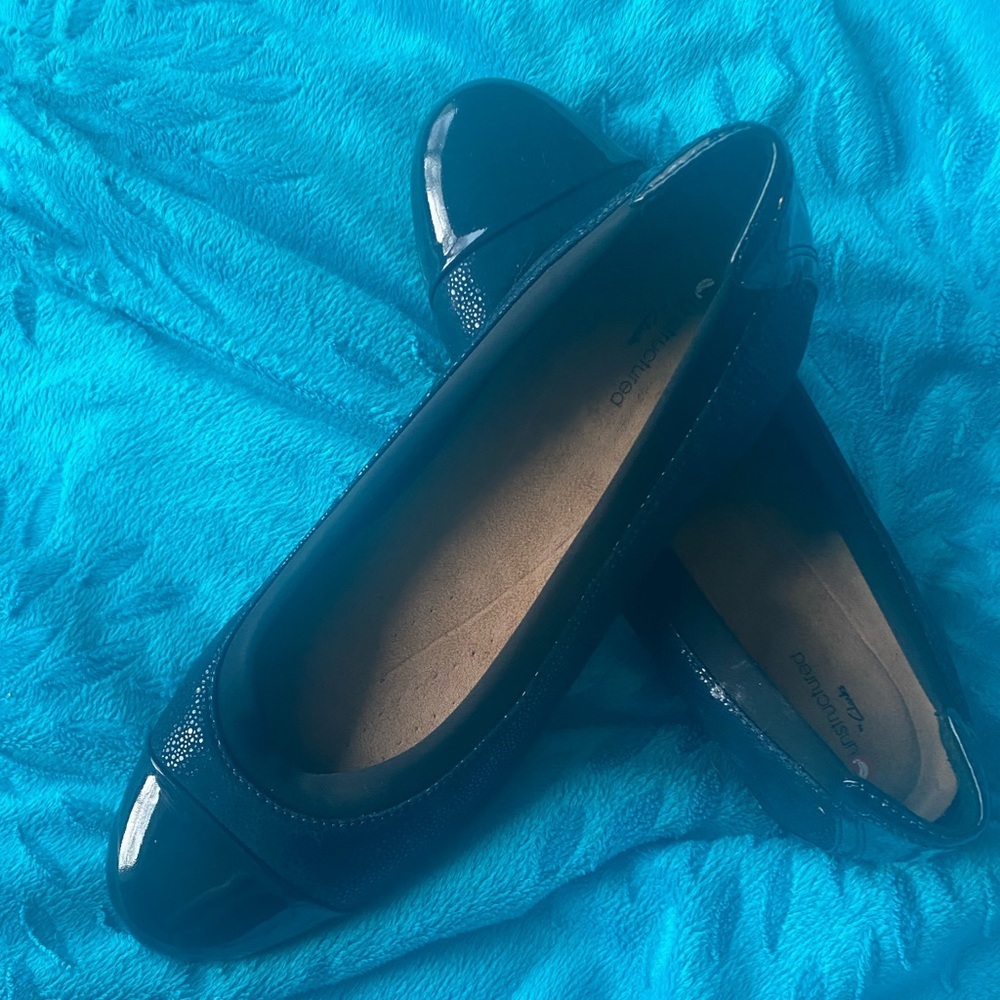 Unstructured Navy Clark’s patent toe.